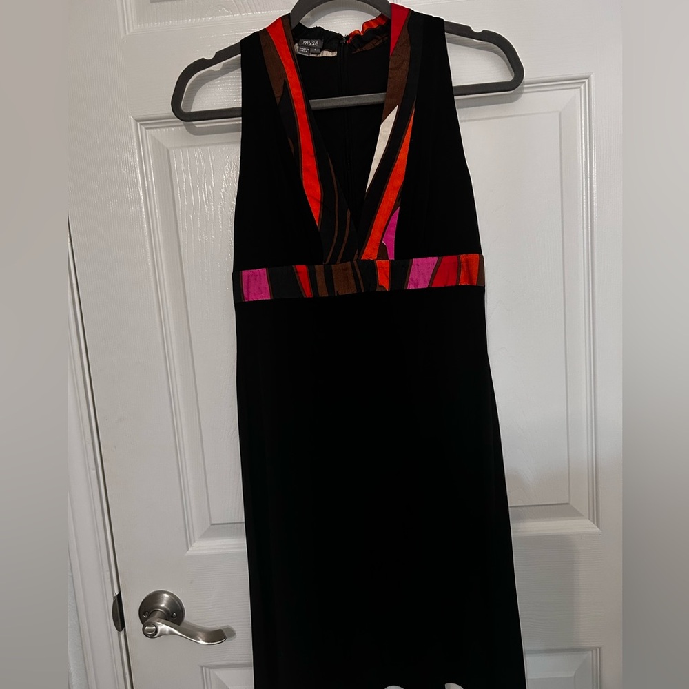 Women's MUSE Black Sleeveless V-neck Dress, Size 4 - Picture 6 of 14